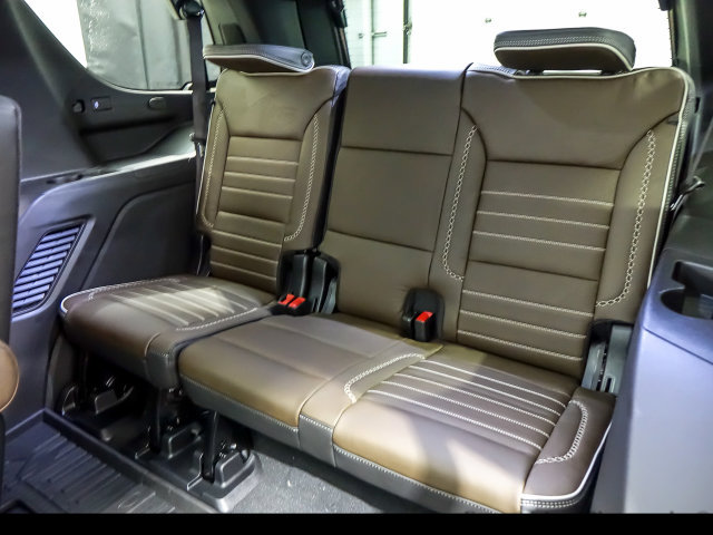 New 2026 GMC Yukon Denali Ultimate w/ LPO, Hit The Road Package AWD/4WD image 11