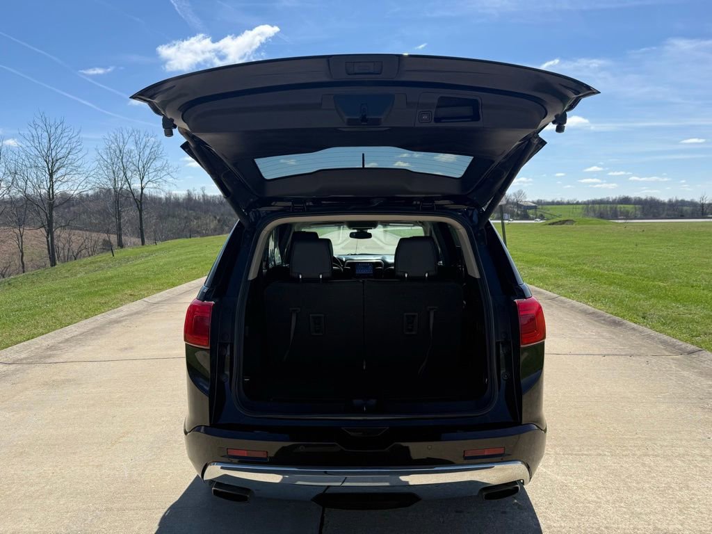 Used 2017 GMC Acadia Denali image 5