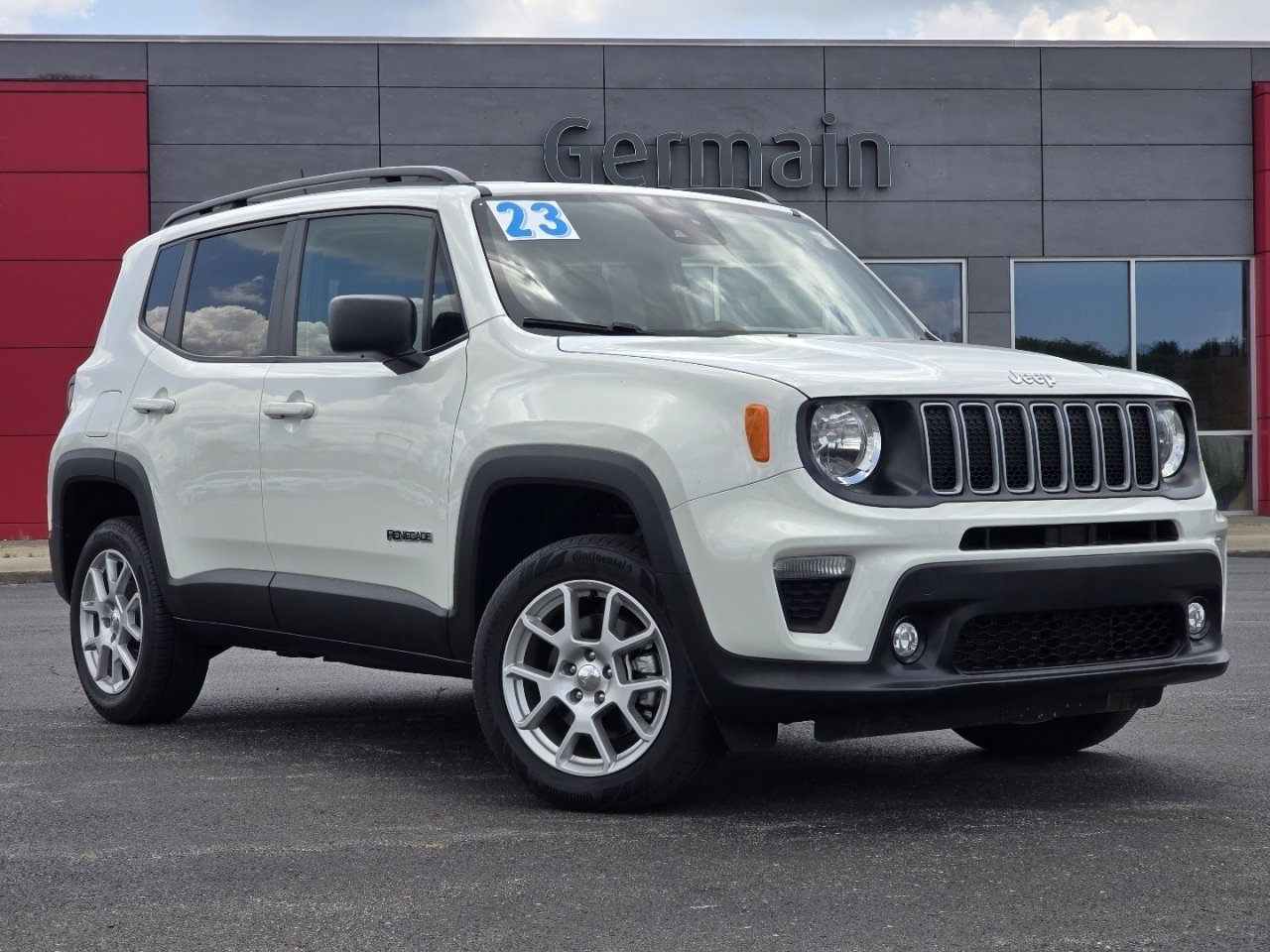 Used 2023 Jeep Renegade Latitude w/ Premium Group AWD/4WD image 2