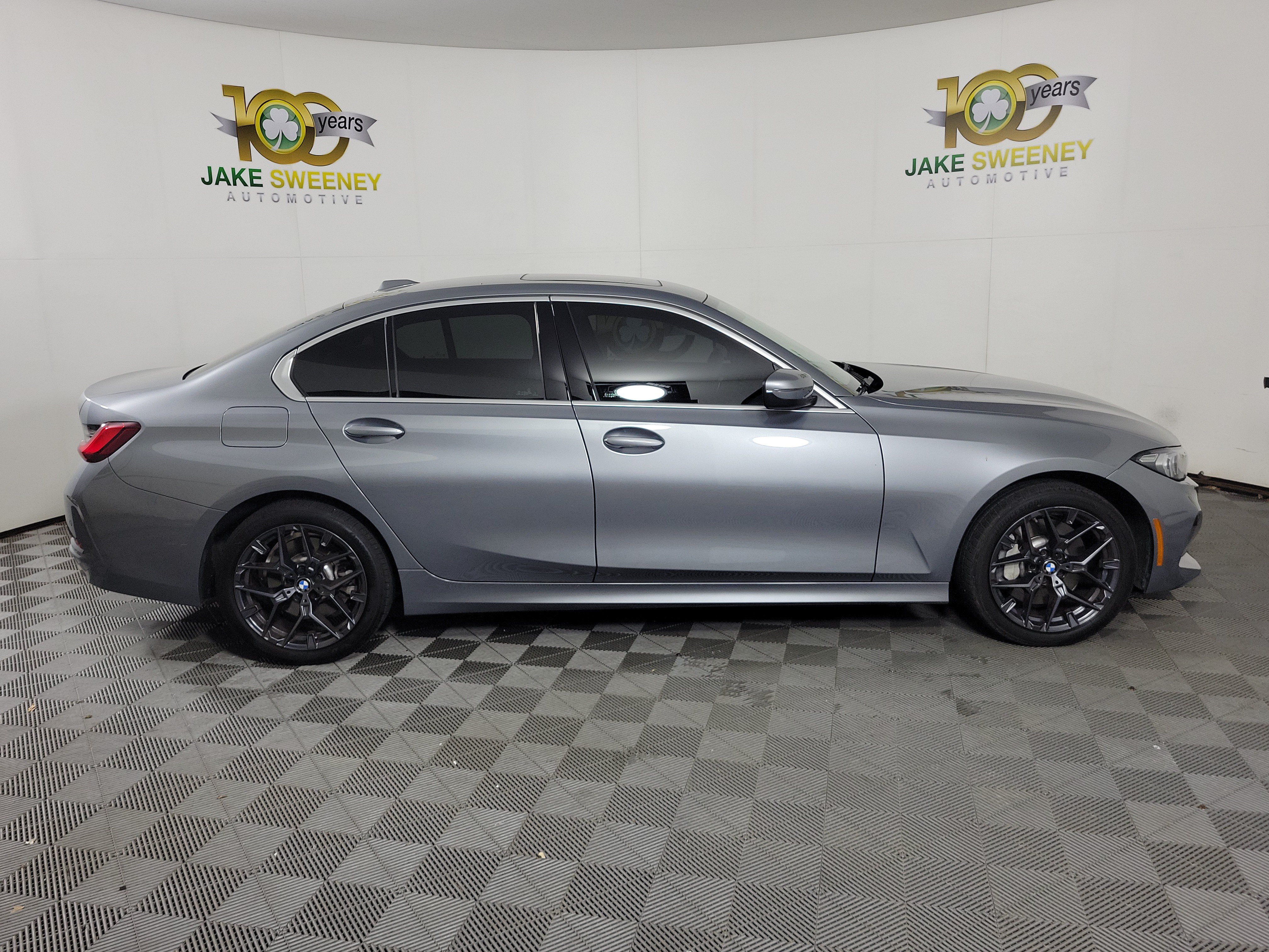 Certified 2025 BMW 330i xDrive Sedan w/ Convenience Package AWD/4WD image 4