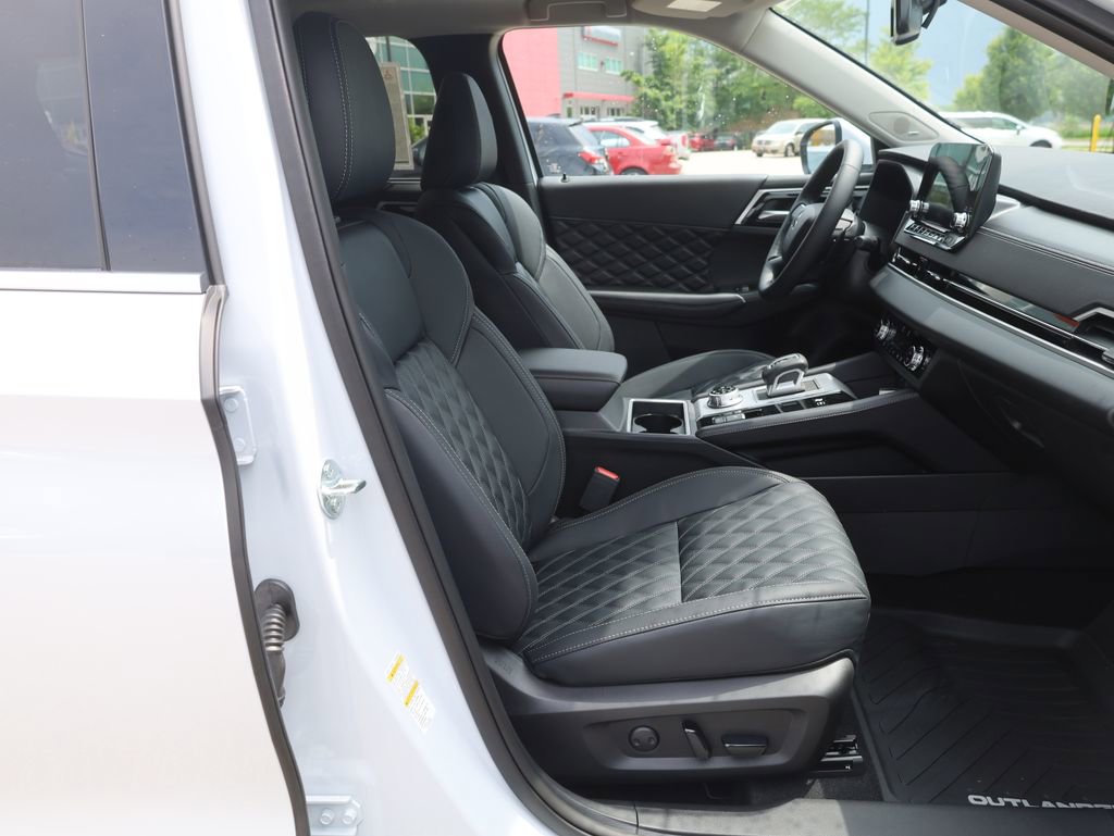New 2025 Mitsubishi Outlander SEL image 13