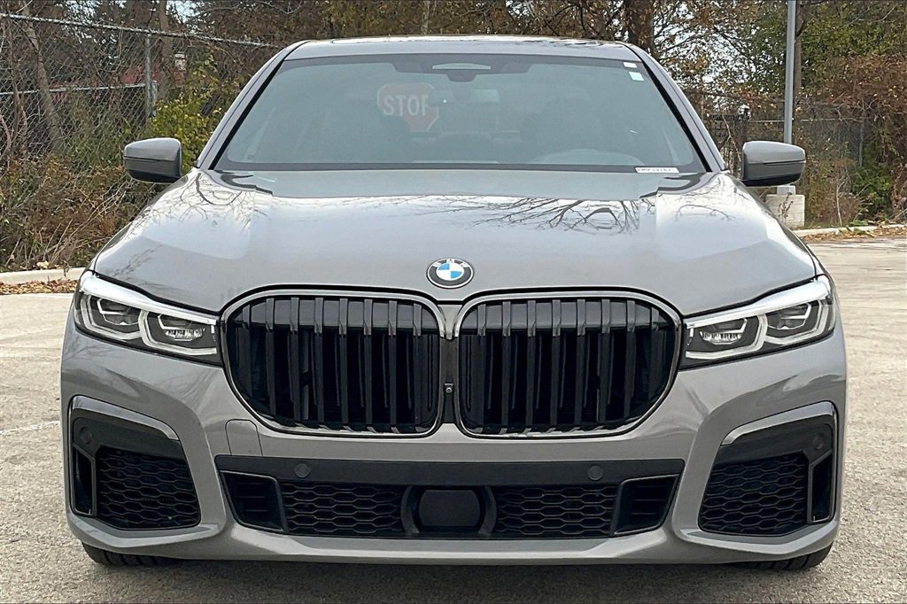 Used 2022 BMW 750i xDrive w/ Executive Package image 3