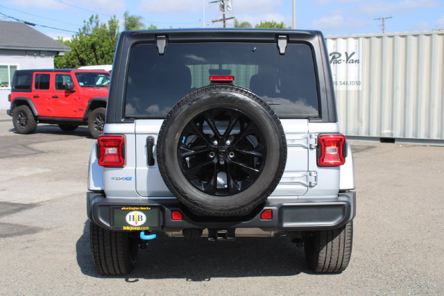 Used 2023 Jeep Wrangler Unlimited Sahara w/ Cold Weather Group AWD/4WD image 5