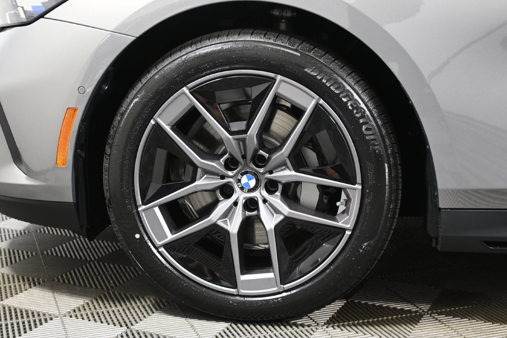 Used 2026 BMW 530i xDrive AWD/4WD image 12