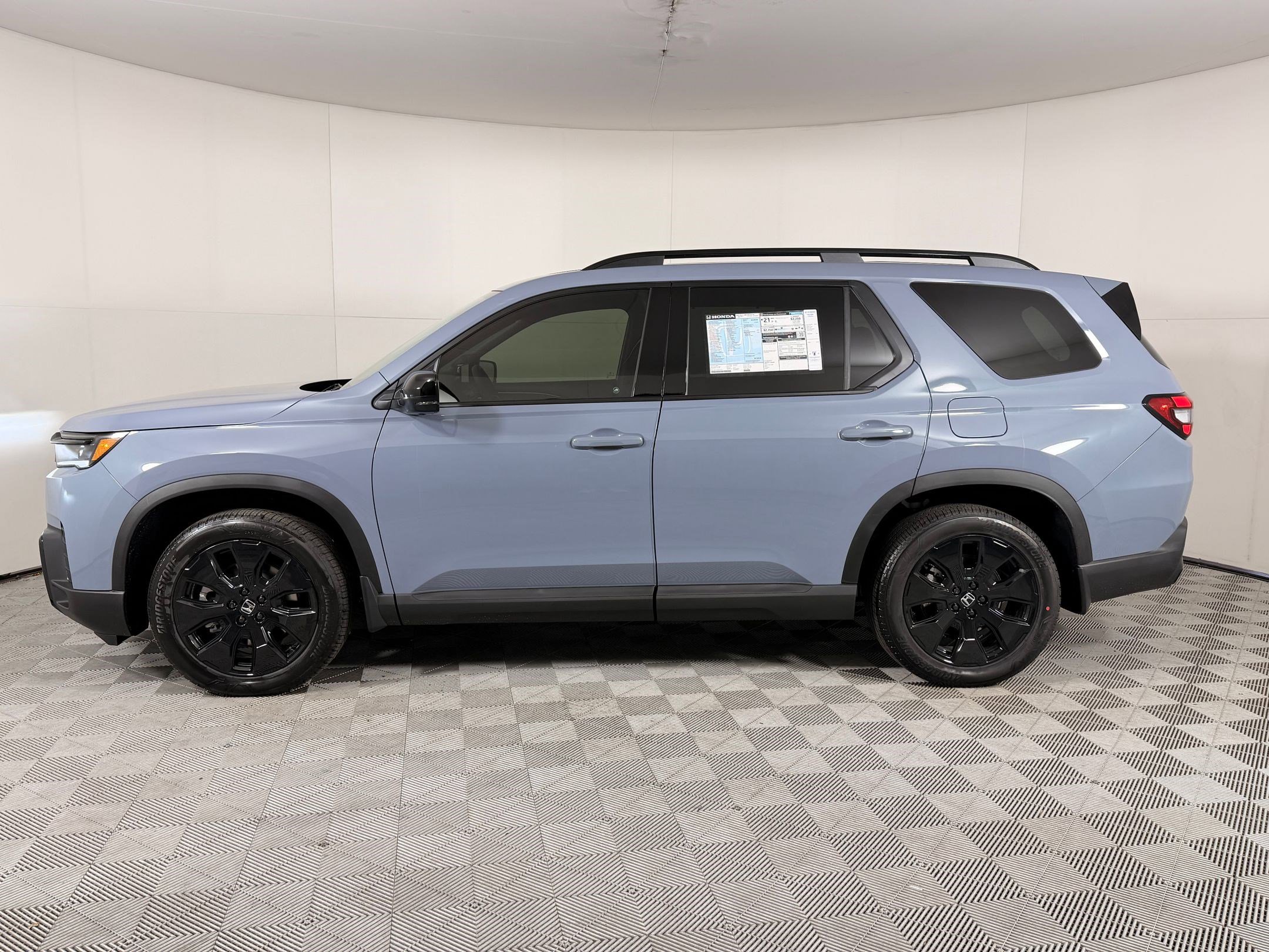 New 2026 Honda Pilot Black Edition image 2