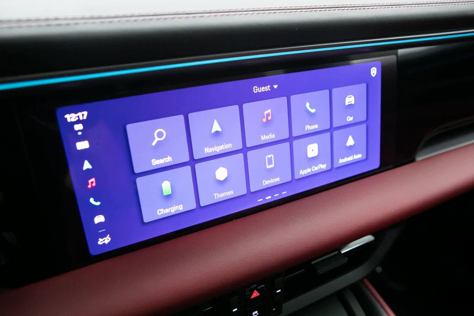 Certified 2025 Porsche Macan 4S Electric AWD/4WD image 15