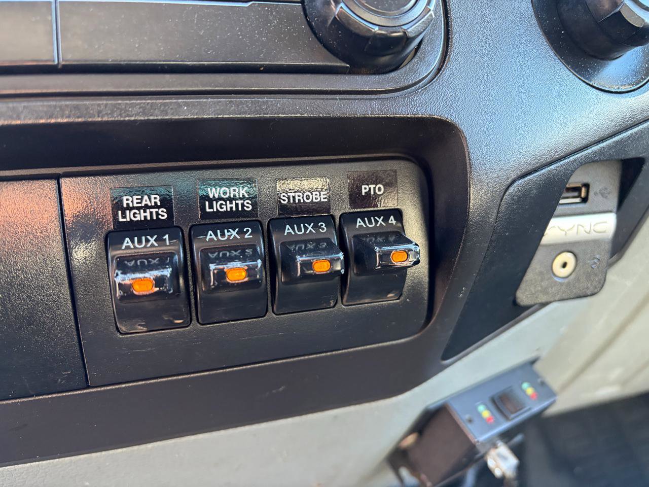 Used 2015 Ford F550 4WD Crew Cab 176 WB 60 CA XL image 21