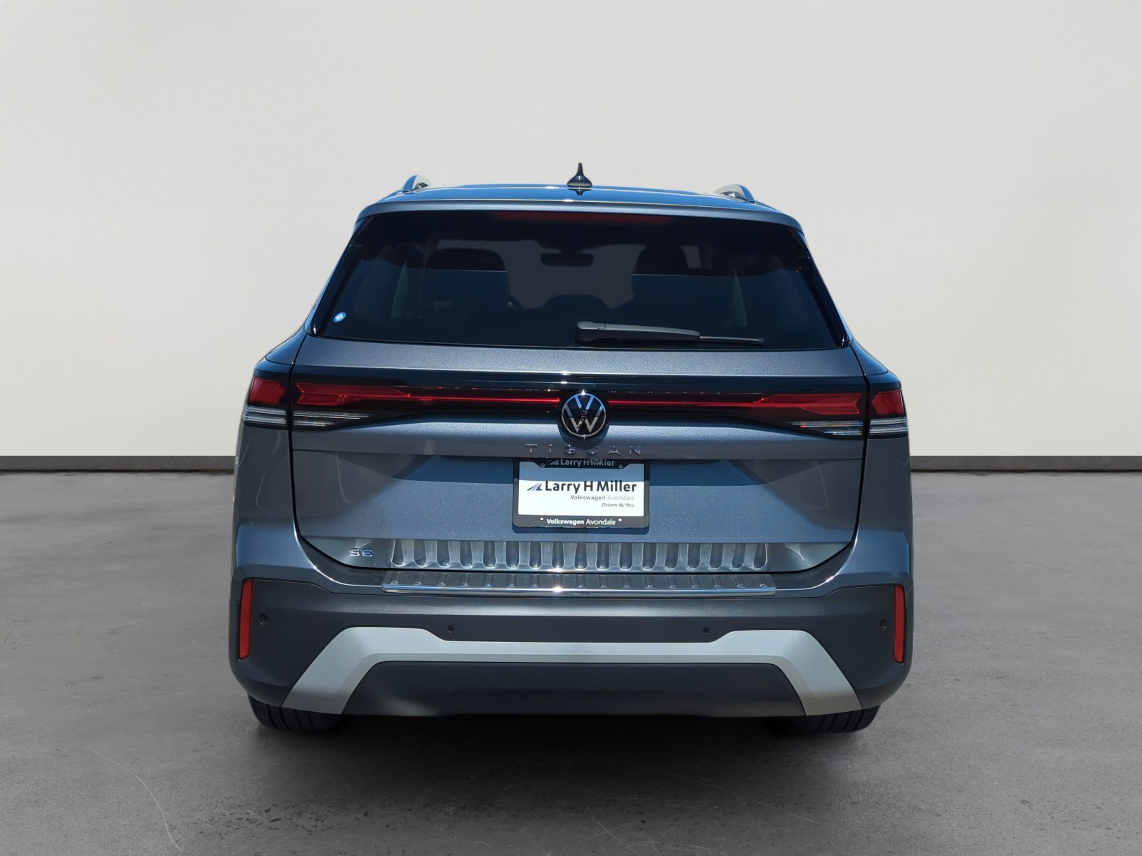 Used 2025 Volkswagen Tiguan SE image 4