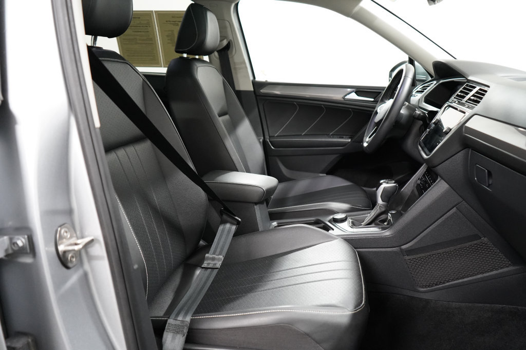 Used 2023 Volkswagen Tiguan SE w/ Panoramic Sunroof Package AWD/4WD image 27