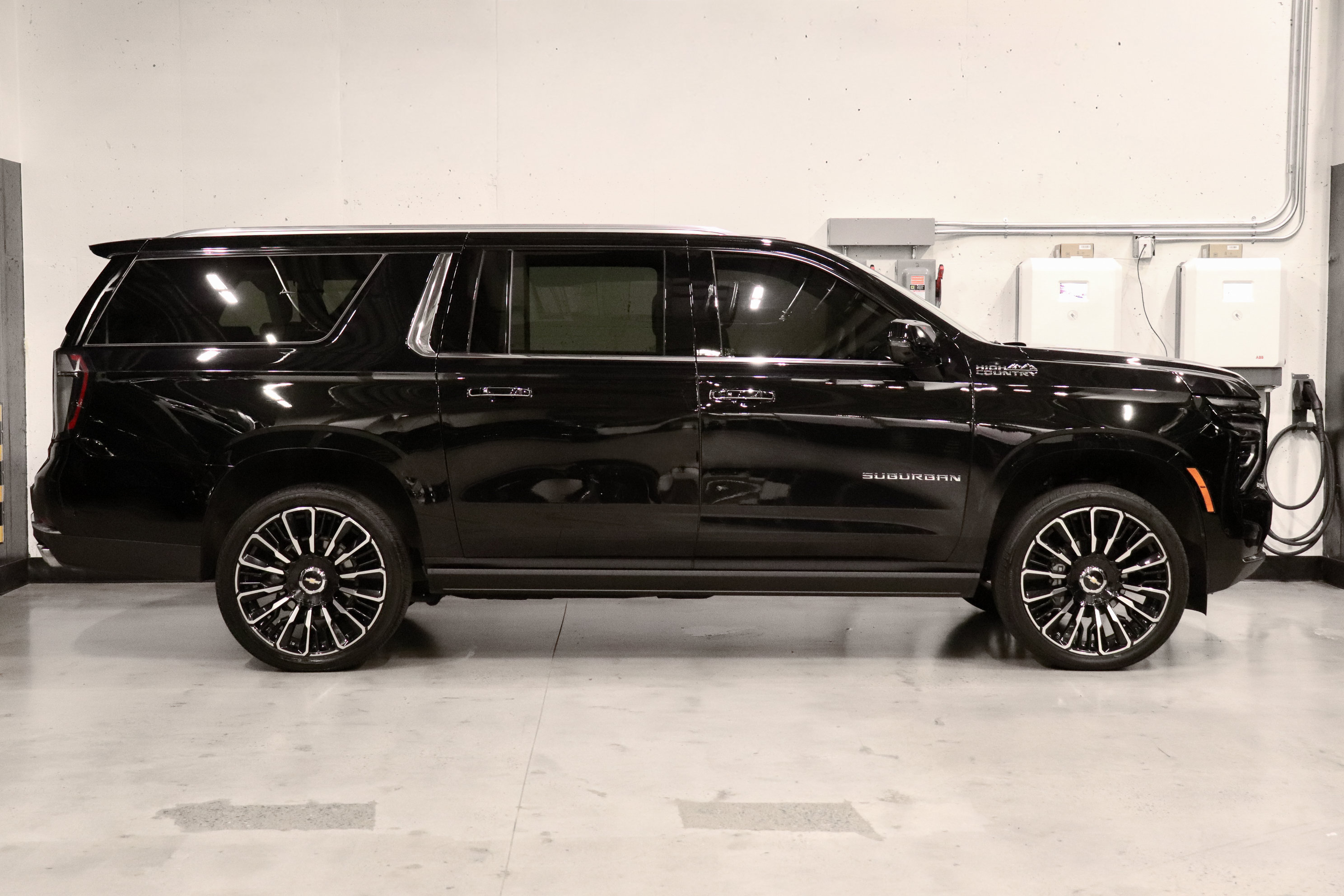 Used 2025 Chevrolet Suburban High Country AWD/4WD image 6