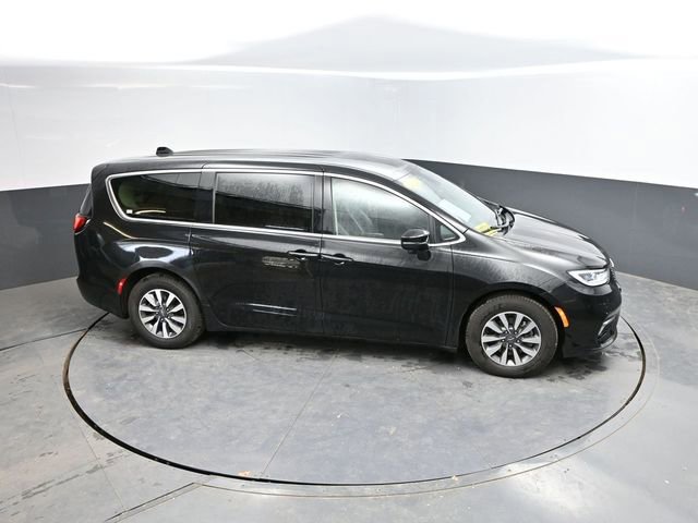 Used 2023 Chrysler Pacifica Touring-L FWD image 42