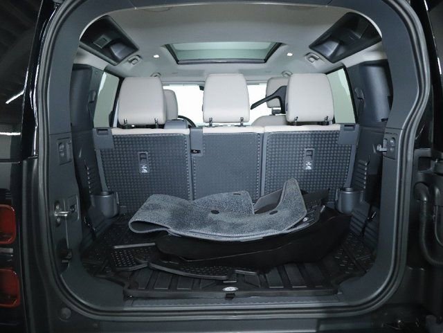 Used 2023 Land Rover Defender 110 SE image 36