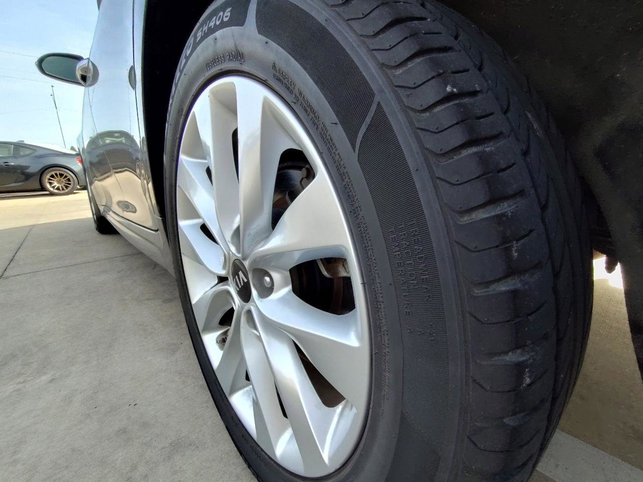 Used 2018 Kia Optima EX FWD image 11