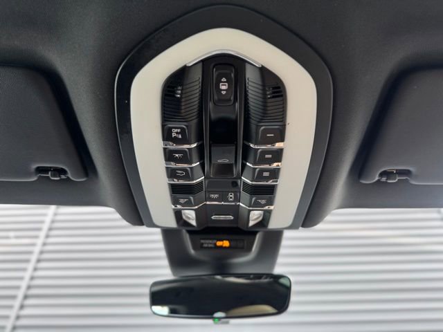Certified 2025 Porsche Macan image 25