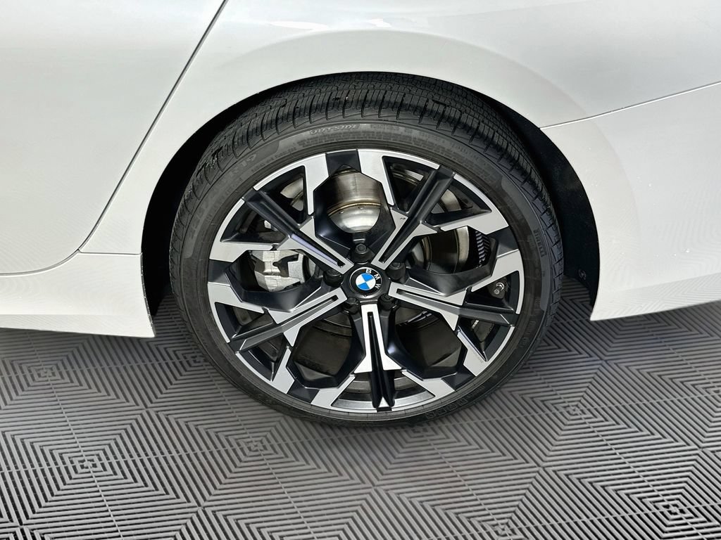 Used 2025 BMW 330i xDrive Sedan AWD/4WD image 40