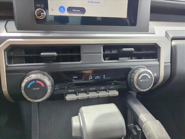 Used 2025 Toyota Tacoma SR5 AWD/4WD image 8