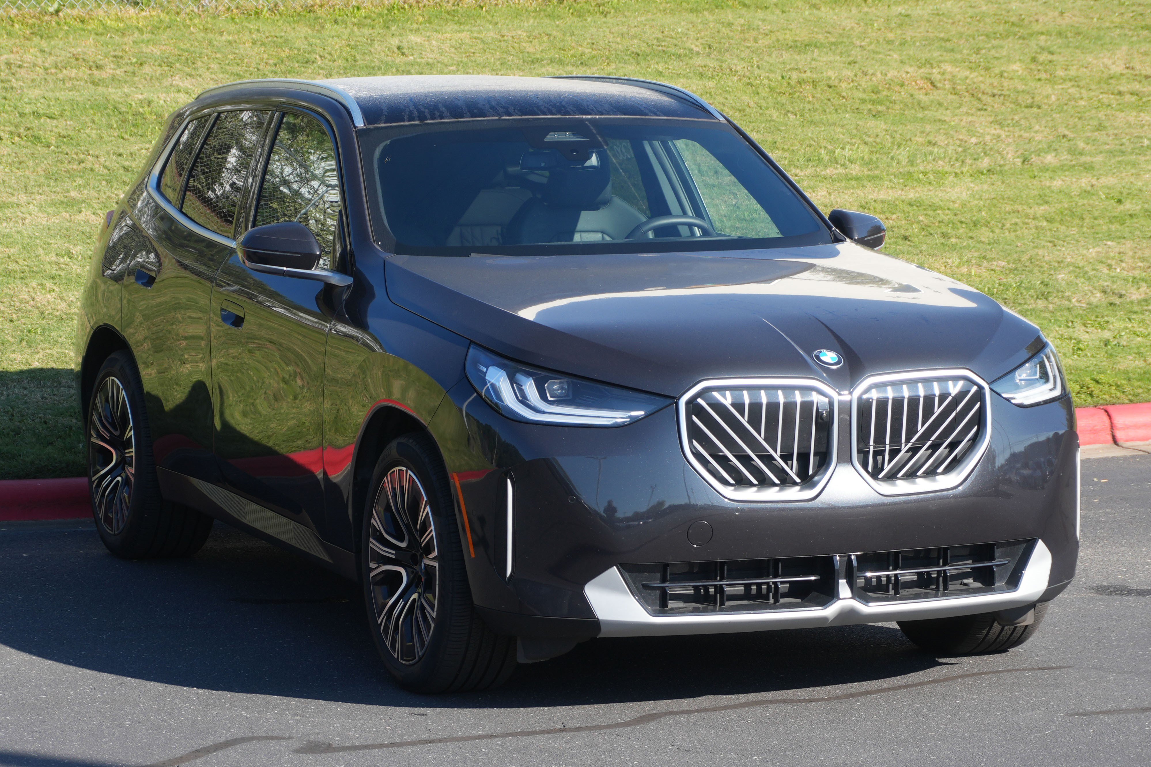 Certified 2025 BMW X3 xDrive30i AWD/4WD image 2