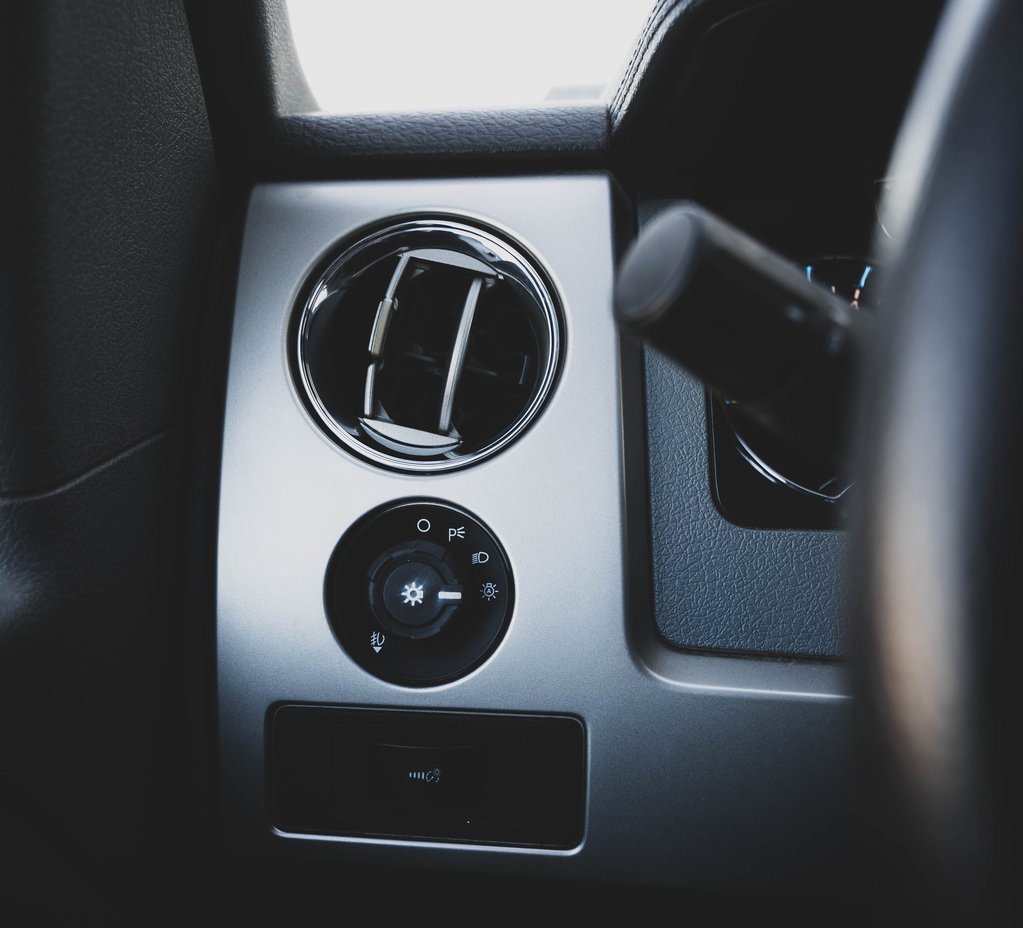 Used 2013 Ford F150 Lariat w/ Lariat Chrome Pkg image 9