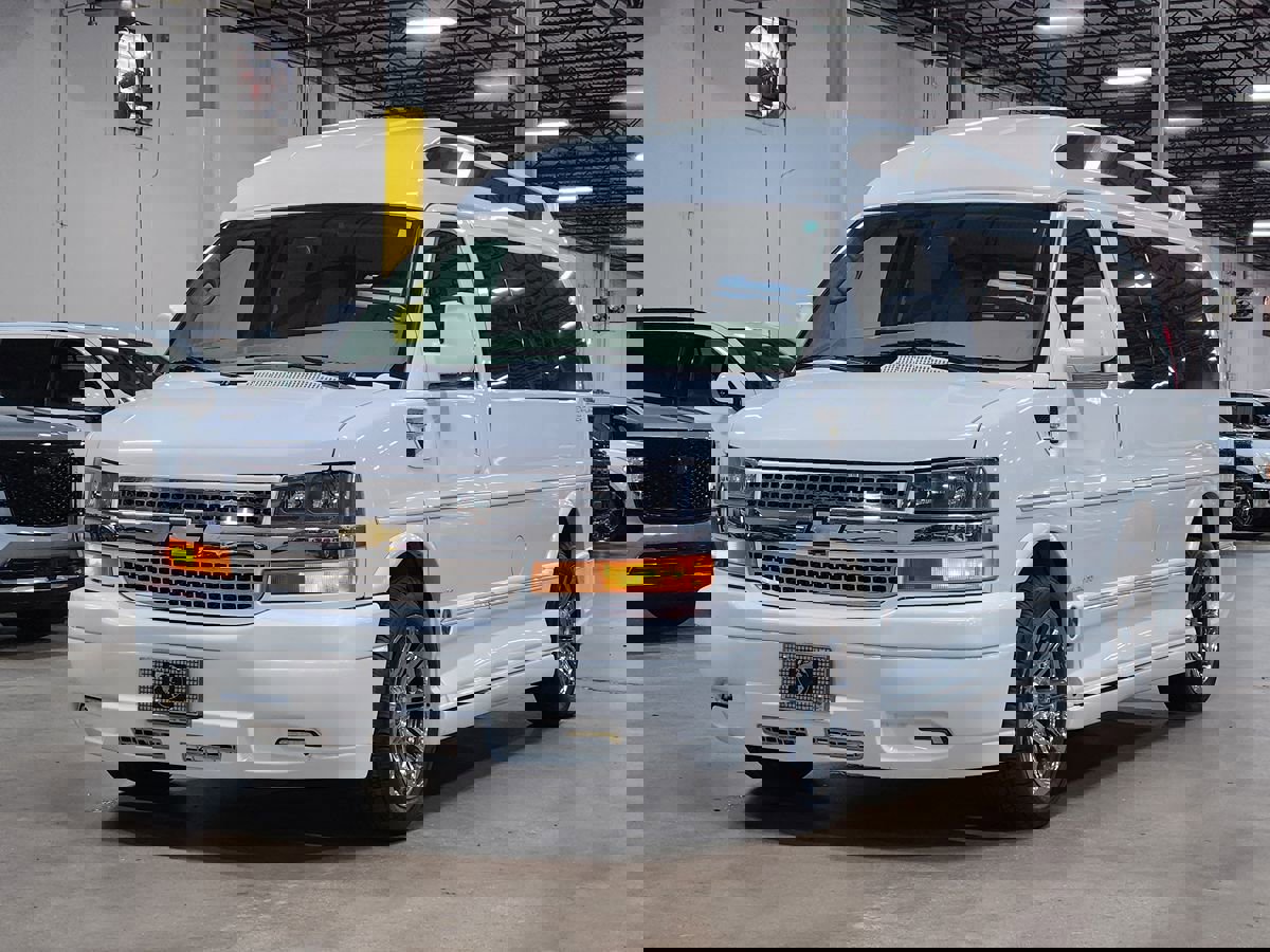 Used 2015 Chevrolet Express 2500 image 4