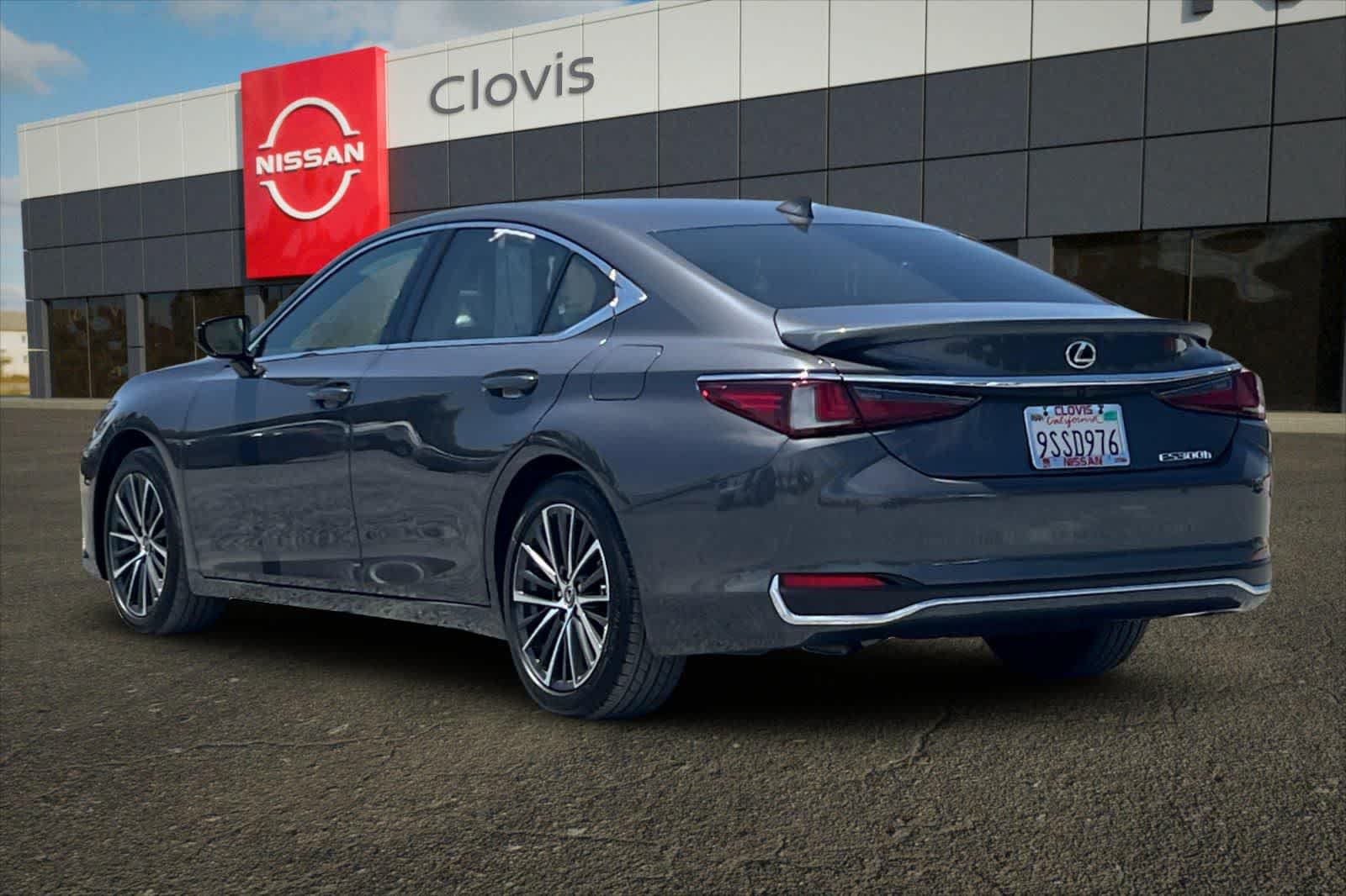 Used 2025 Lexus ES 300h w/ Premium Package FWD image 7