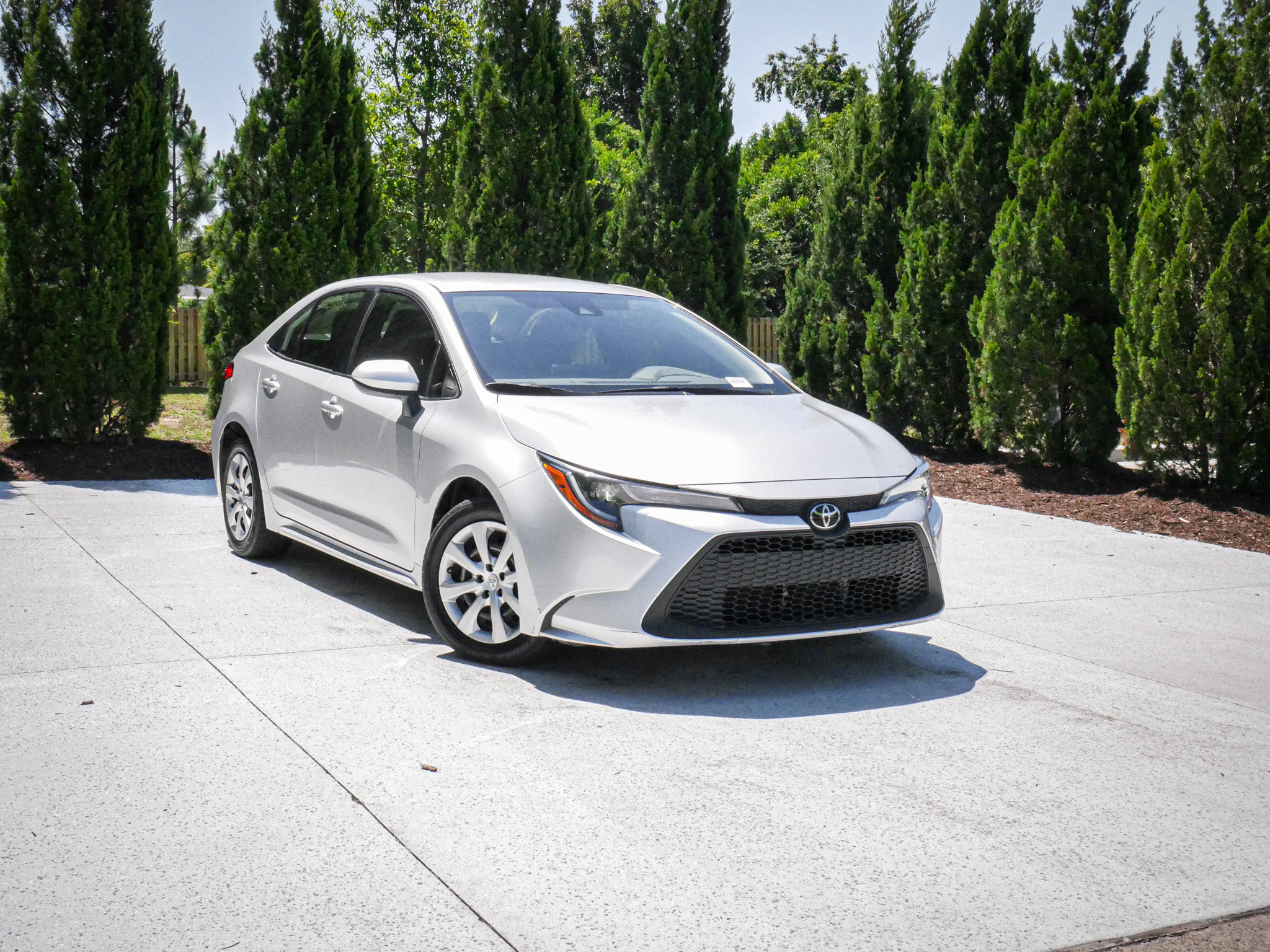 Used 2020 Toyota Corolla LE FWD video 2