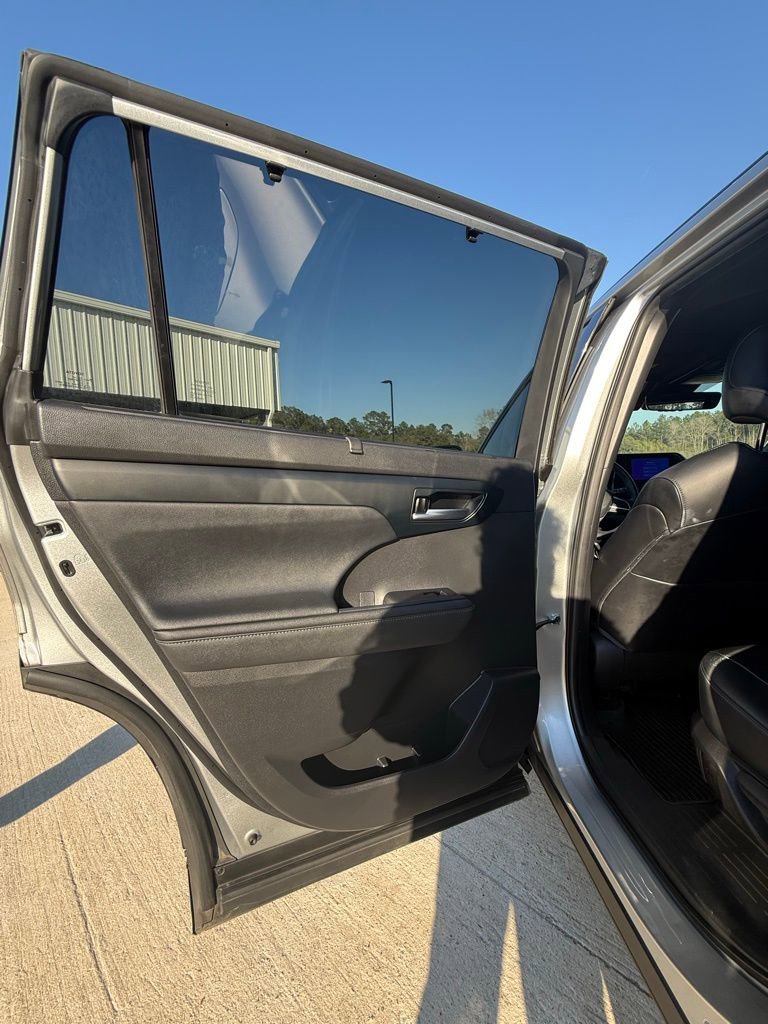 Used 2023 Toyota Highlander XSE image 16