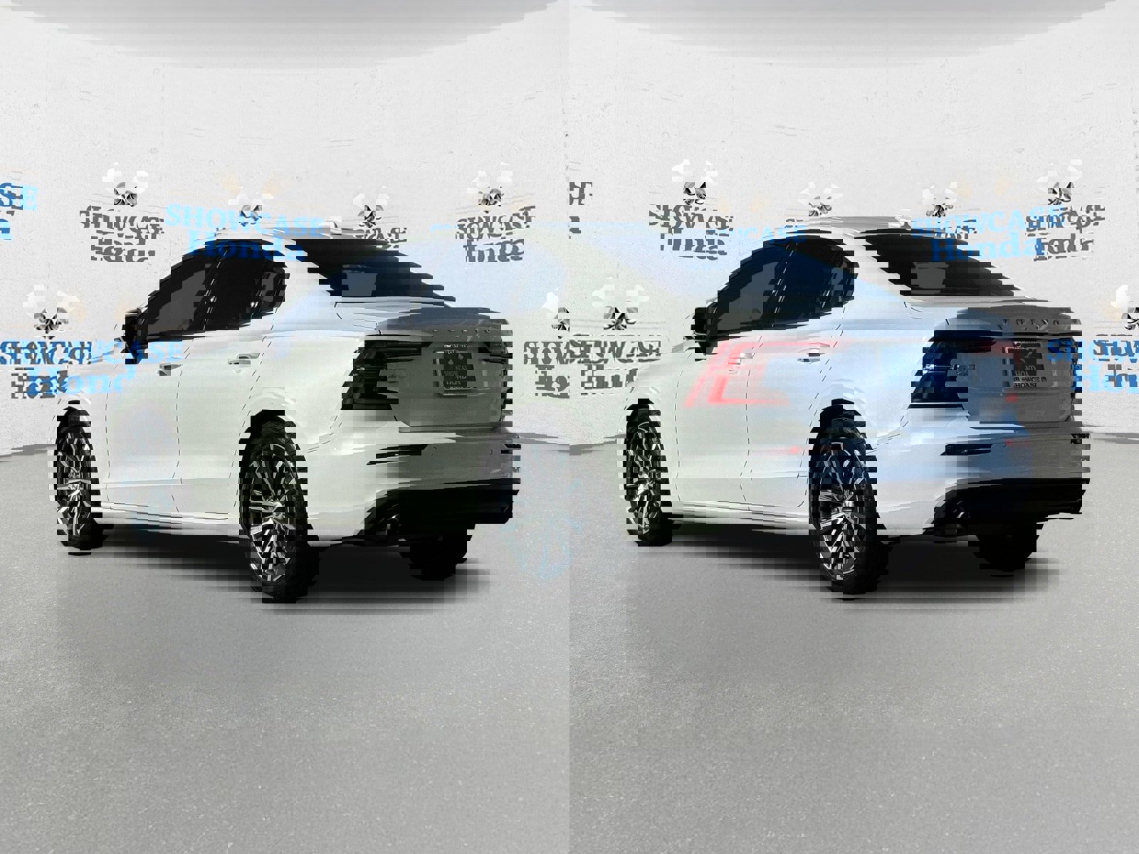 Used 2021 Volvo S60 T5 Momentum w/ Climate Package image 5