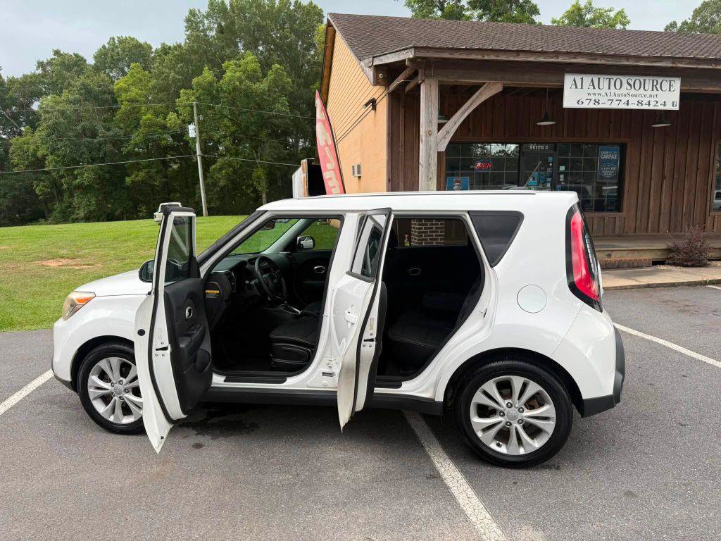 Used 2014 Kia Soul + FWD image 11