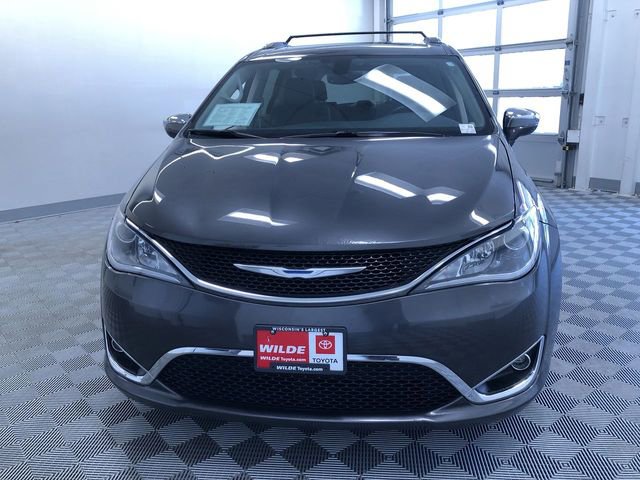 Used 2018 Chrysler Pacifica Limited w/ Tire & Wheel Group FWD image 5