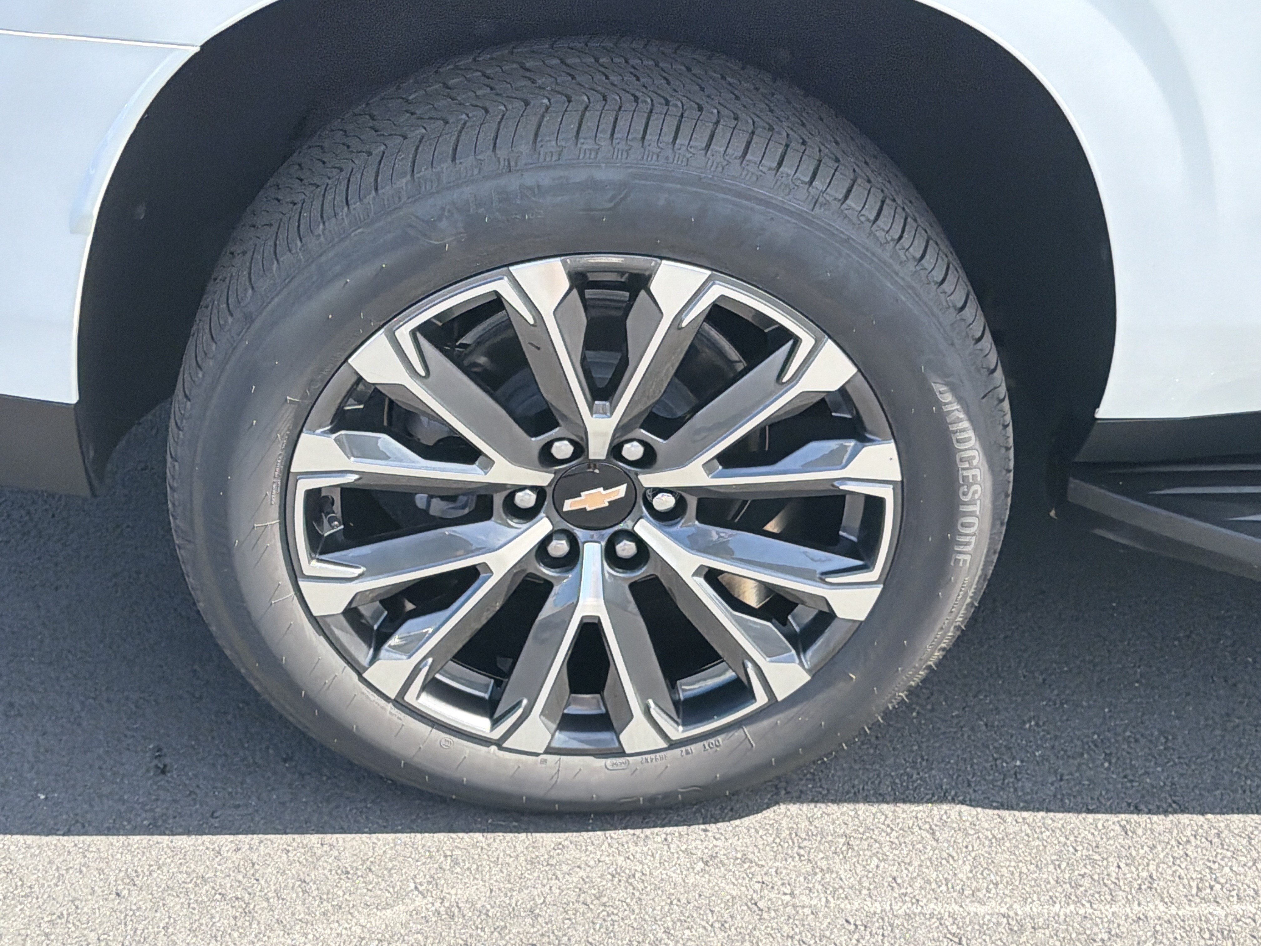 Used 2025 Chevrolet Suburban High Country AWD/4WD image 17