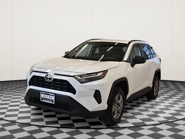 Used 2025 Toyota RAV4 LE AWD/4WD image 3