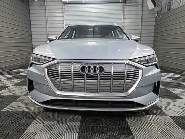 Used 2022 Audi e-tron Premium Plus image 3