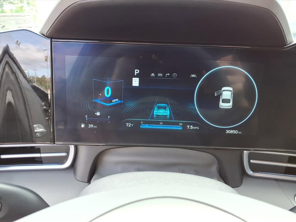 Used 2024 Hyundai Elantra SEL image 21