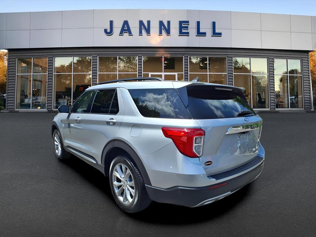 Used 2023 Ford Explorer XLT w/ Equipment Group 202A image 4