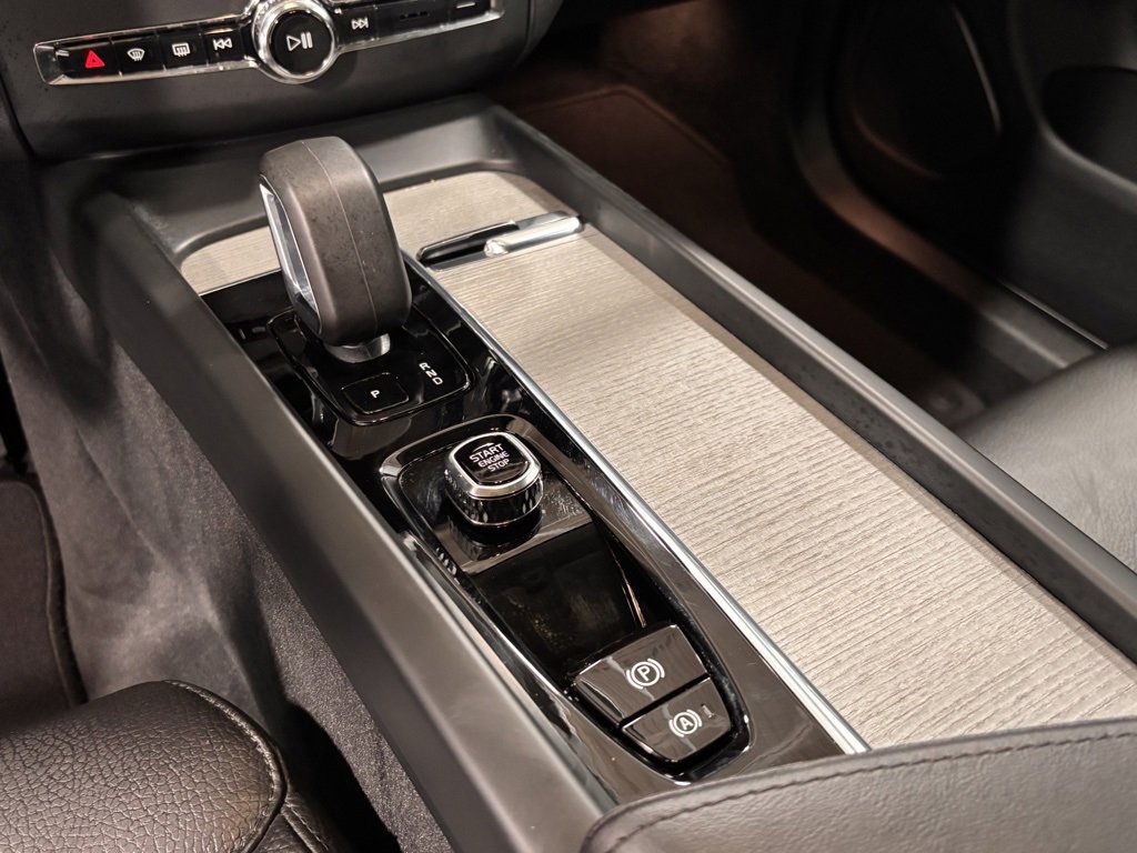Certified 2025 Volvo XC60 B5 Plus image 14