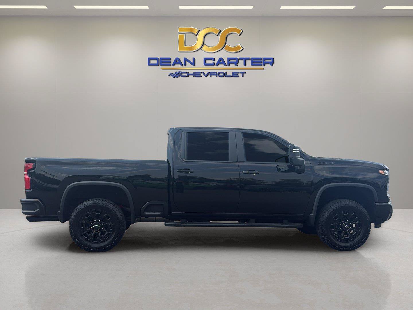 Used 2024 Chevrolet Silverado 2500 LT w/ Midnight Edition AWD/4WD image 6