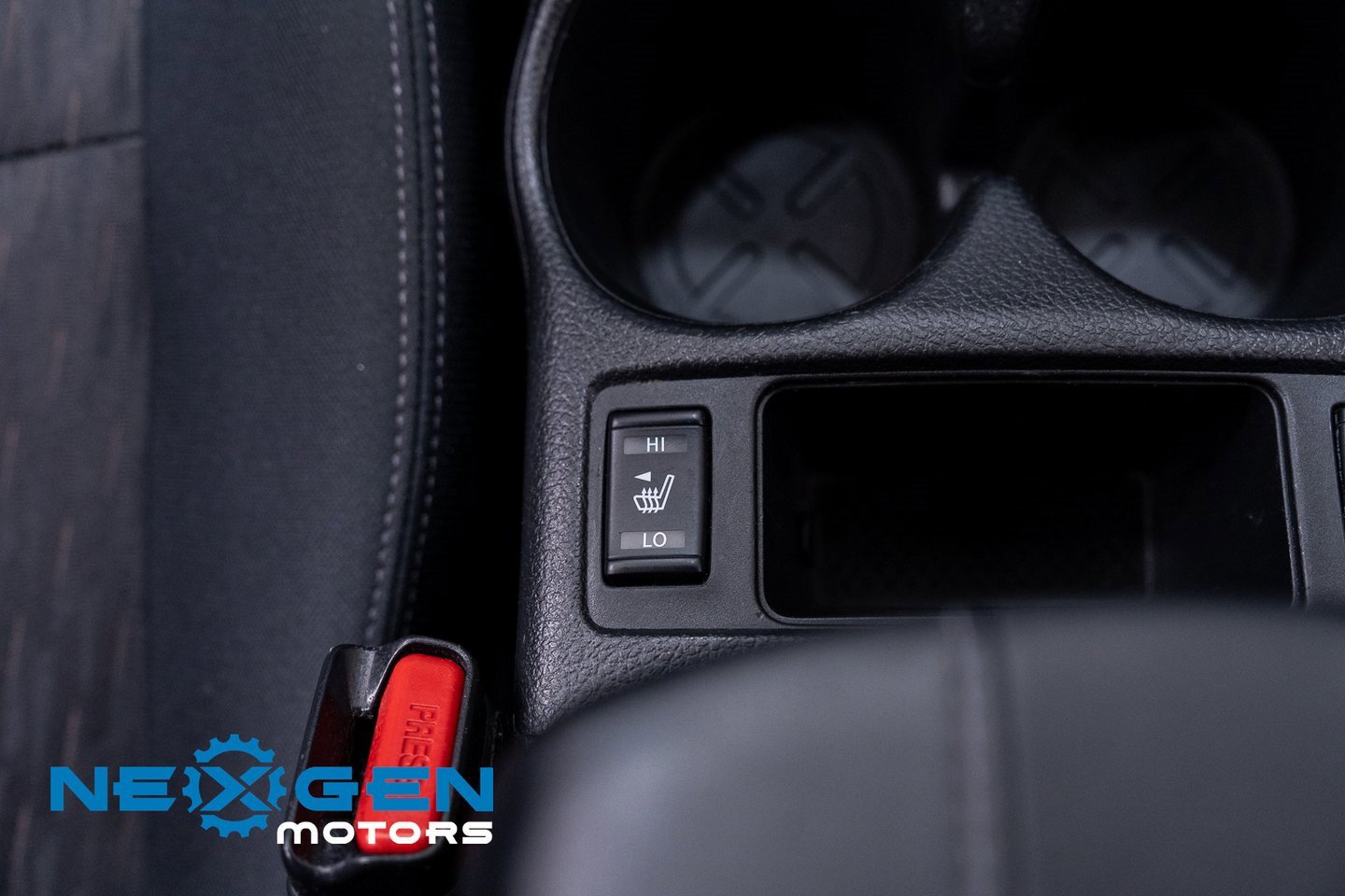 Used 2020 Nissan Rogue SV w/ Premium Package image 16