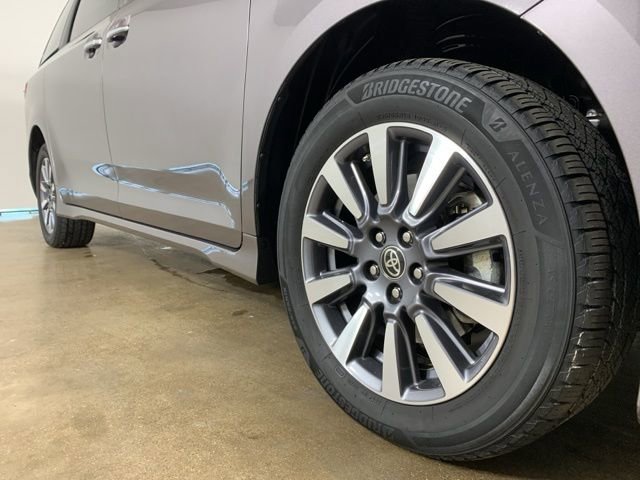 Used 2020 Toyota Sienna XLE Premium AWD/4WD image 6