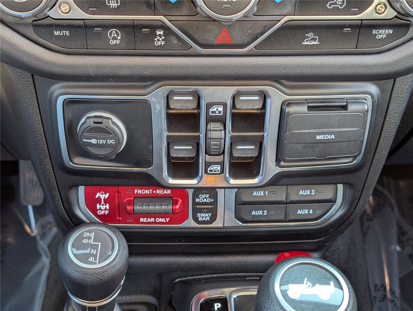 Used 2024 Jeep Wrangler Unlimited Rubicon AWD/4WD image 26