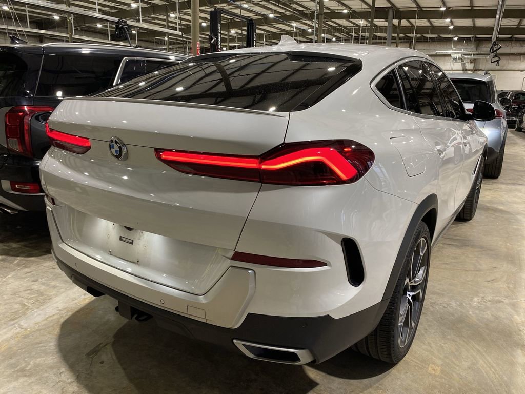 Used 2022 BMW X6 xDrive40i w/ Premium Package image 16