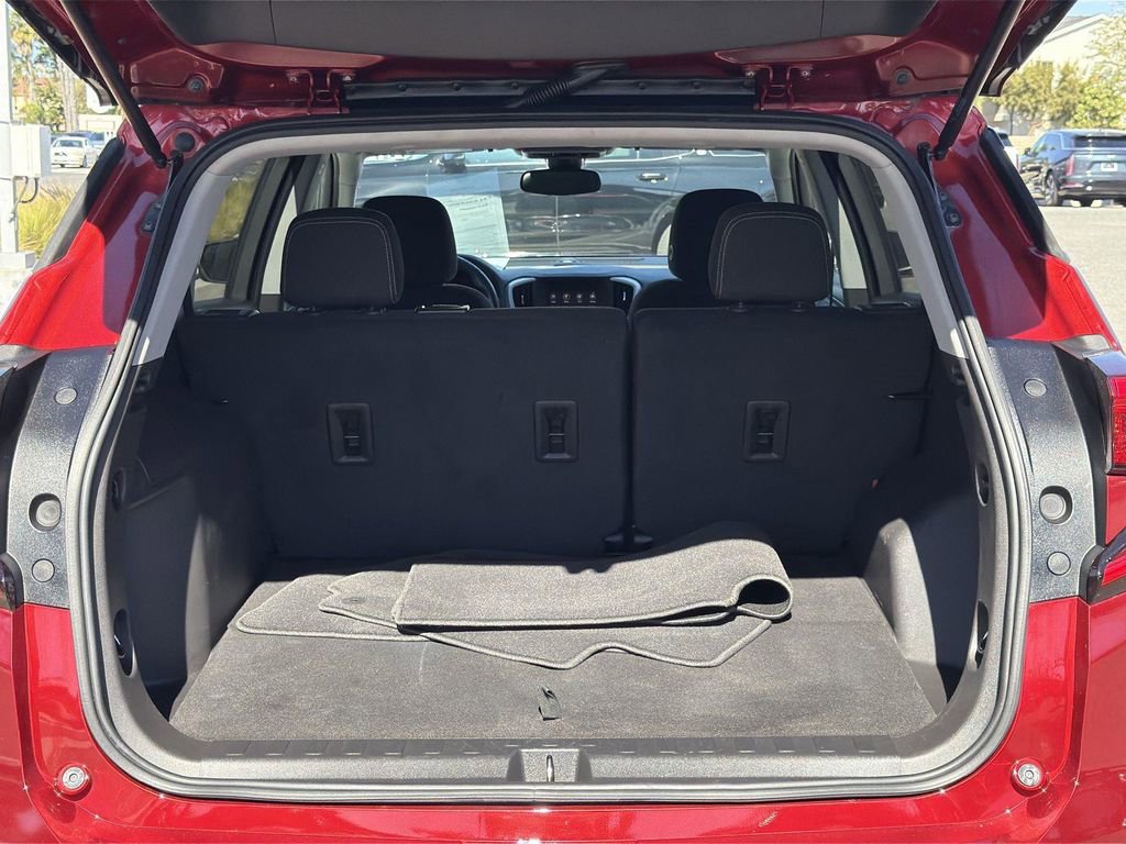 Used 2023 GMC Terrain SLE w/ Elevation Edition image 24