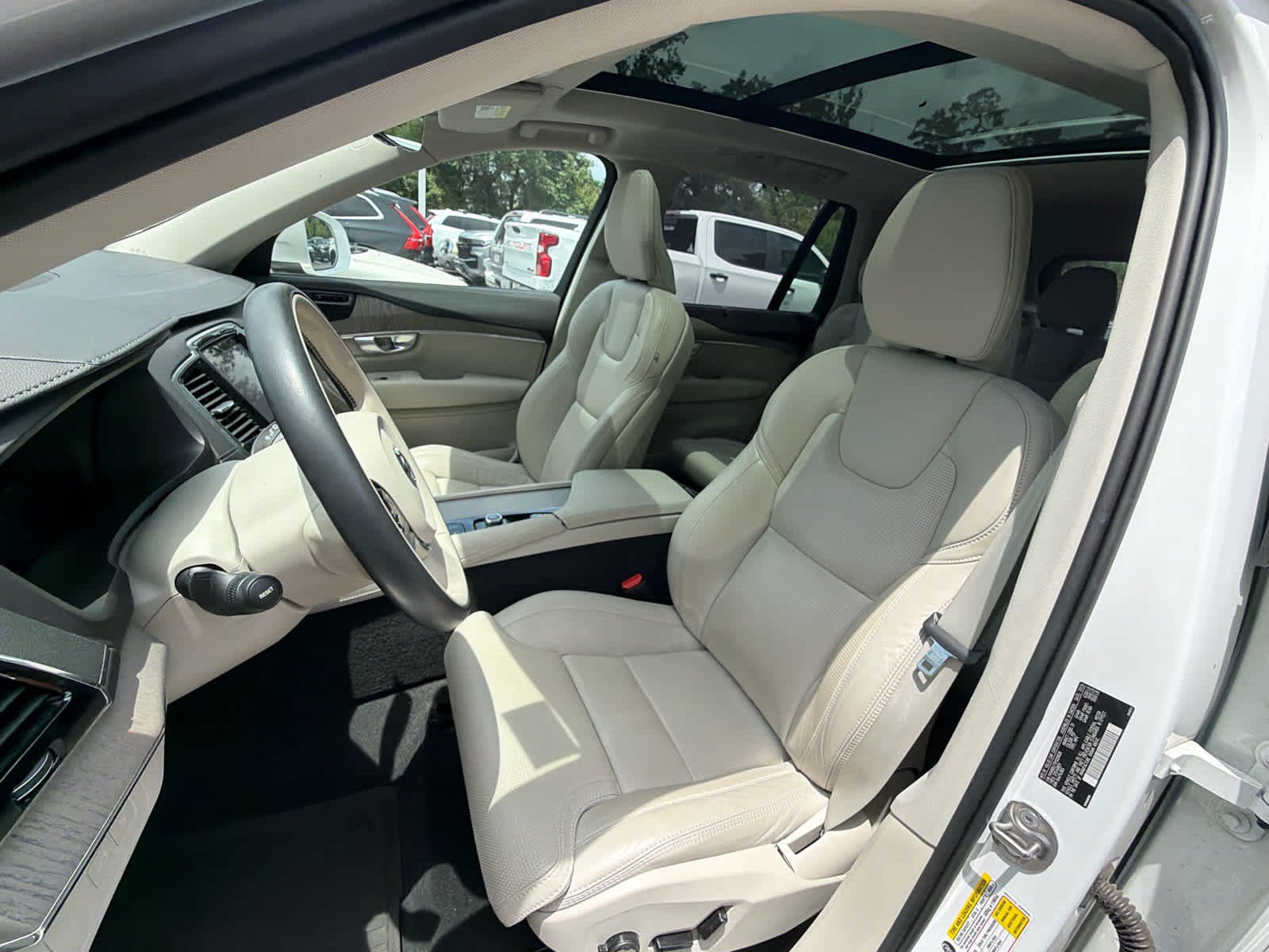 Used 2024 Volvo XC90 T8 Ultimate w/ Protection Package Premier AWD/4WD image 27