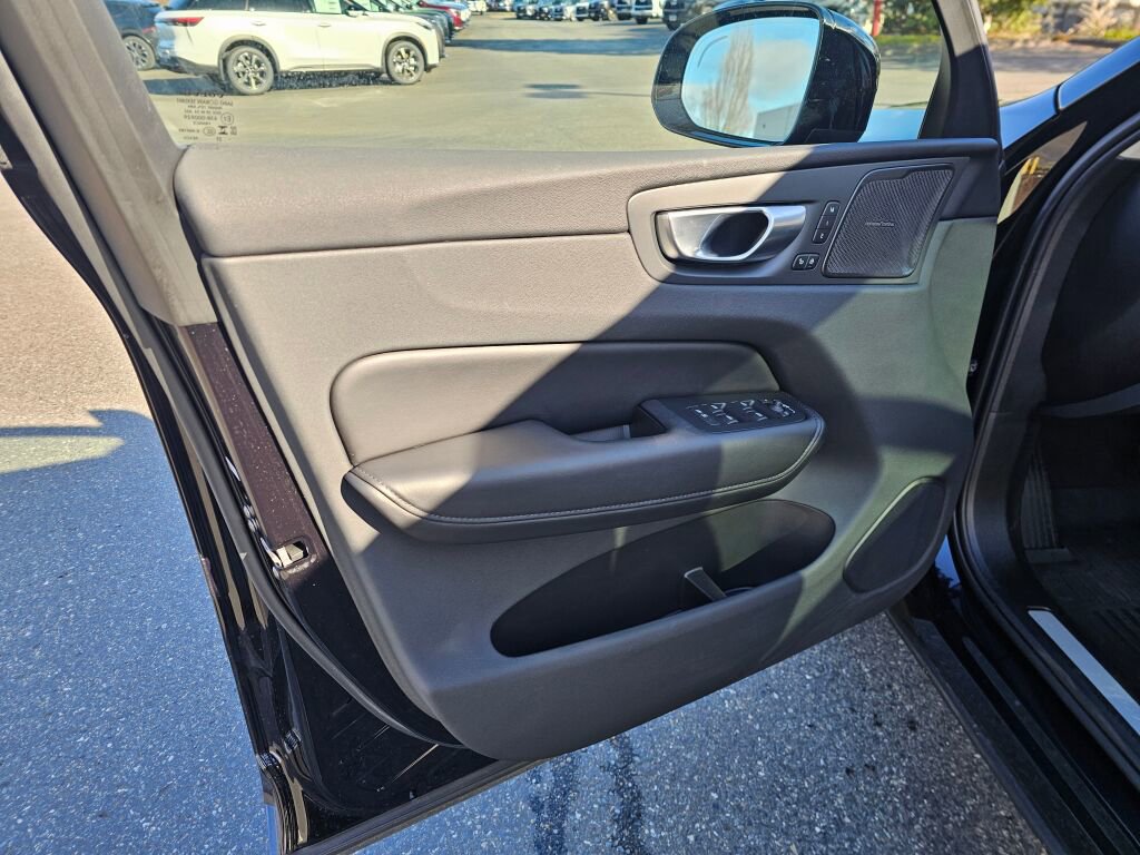 Used 2024 Volvo XC60 T8 Plus w/ Protection Package Premier image 23