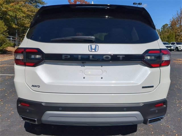 New 2025 Honda Pilot Touring image 5