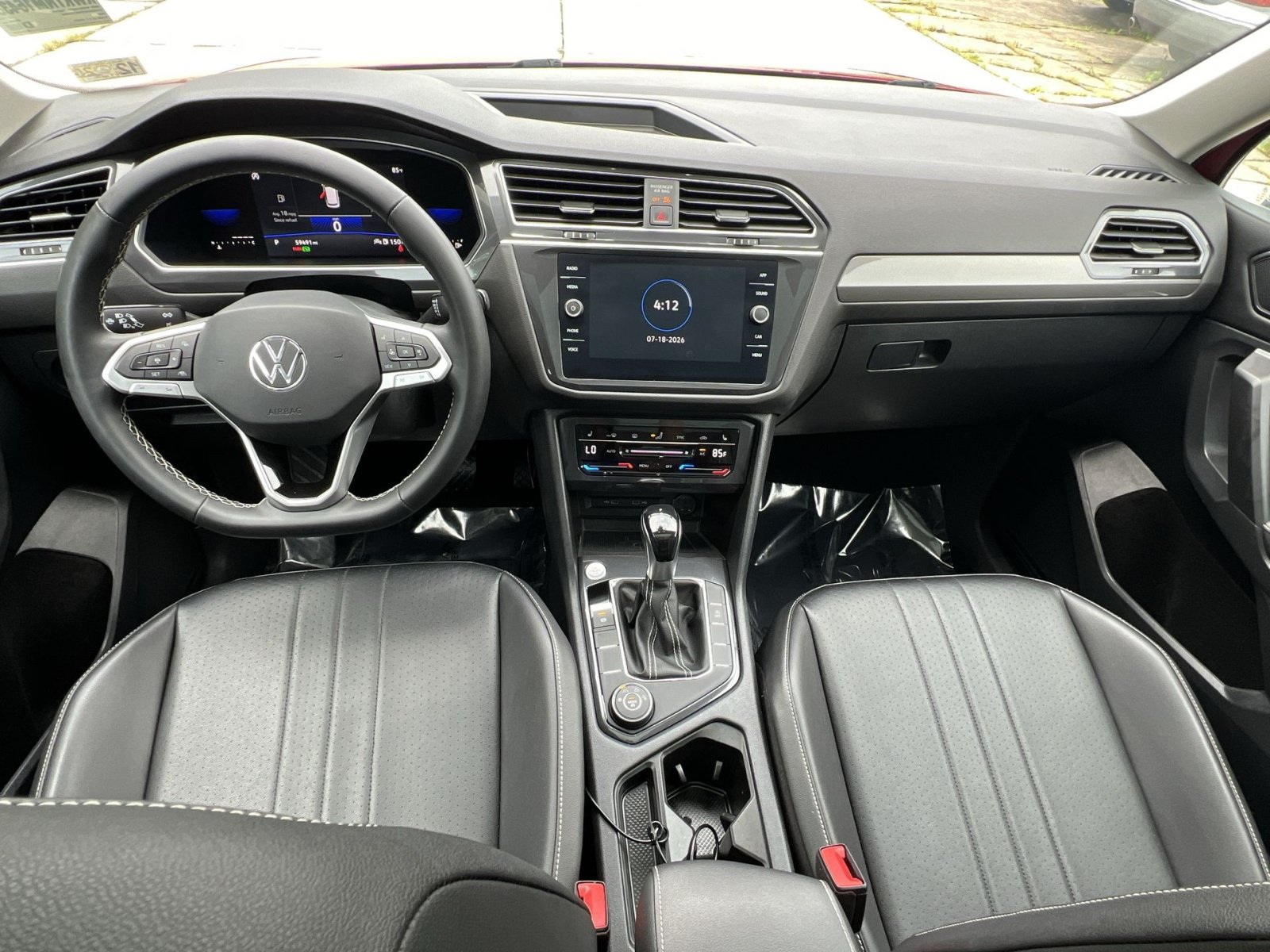 Used 2022 Volkswagen Tiguan SE AWD/4WD image 32