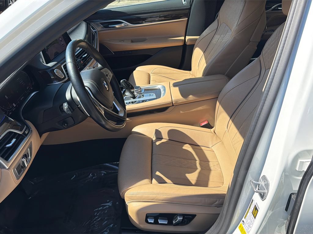 Used 2022 BMW 740i w/ Premium Package RWD image 9