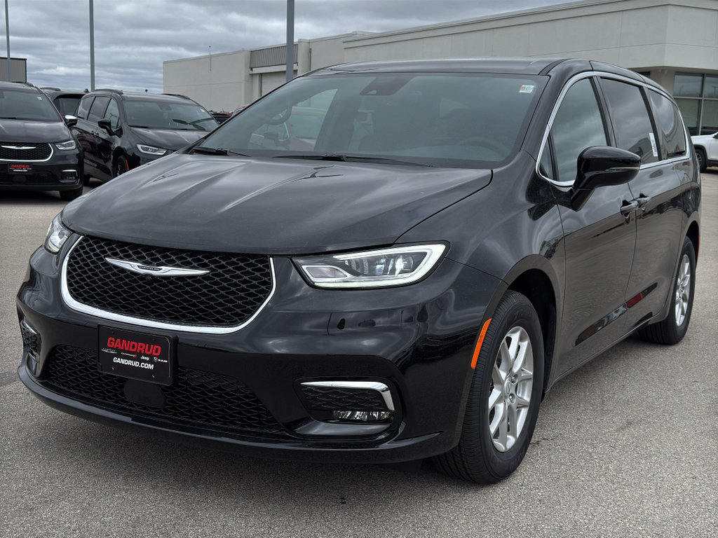 New 2026 Chrysler Pacifica Select FWD image 2