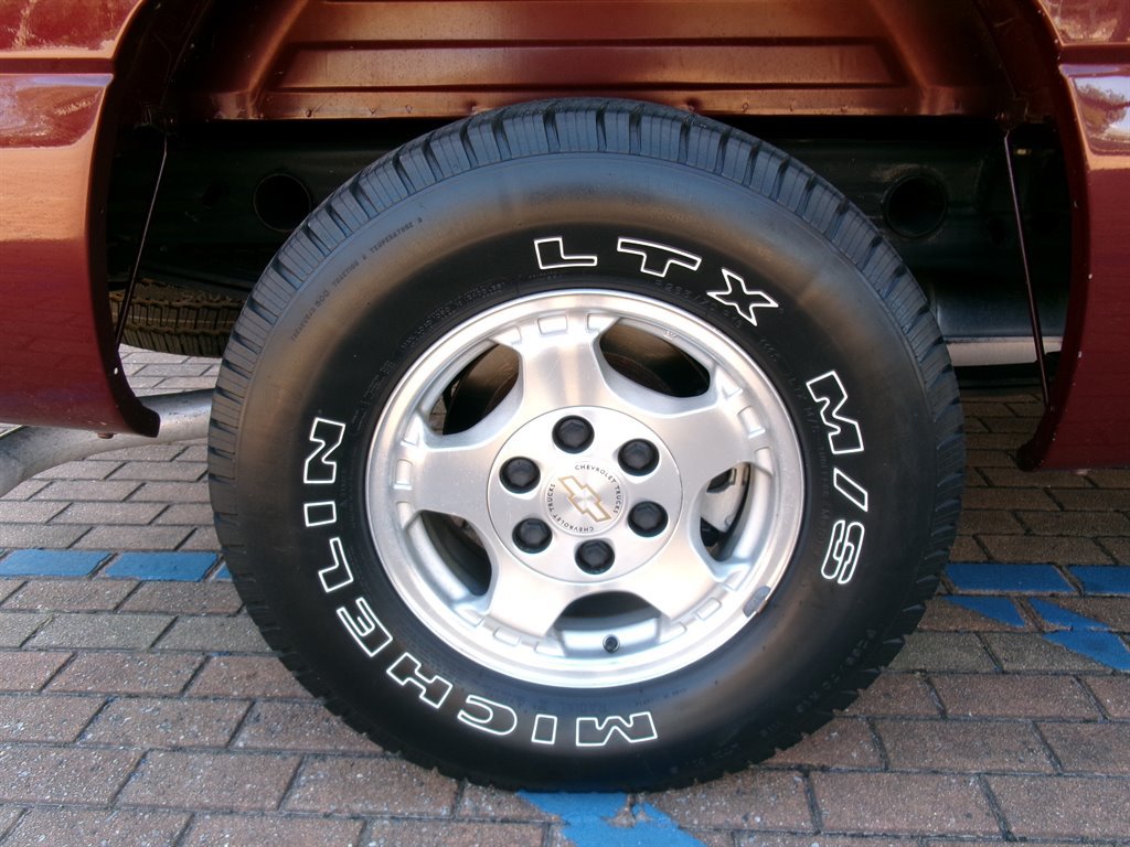 Used 1999 Chevrolet Silverado 1500 LS w/ Firm Ride Suspension Pkg RWD image 31