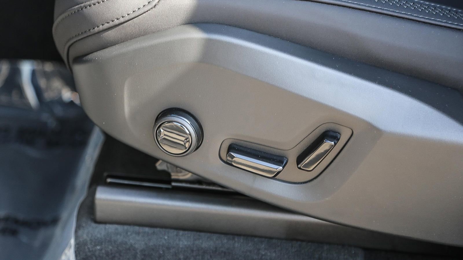 Used 2025 Volvo XC90 B6 Plus w/ Protection Package Premier AWD/4WD image 25