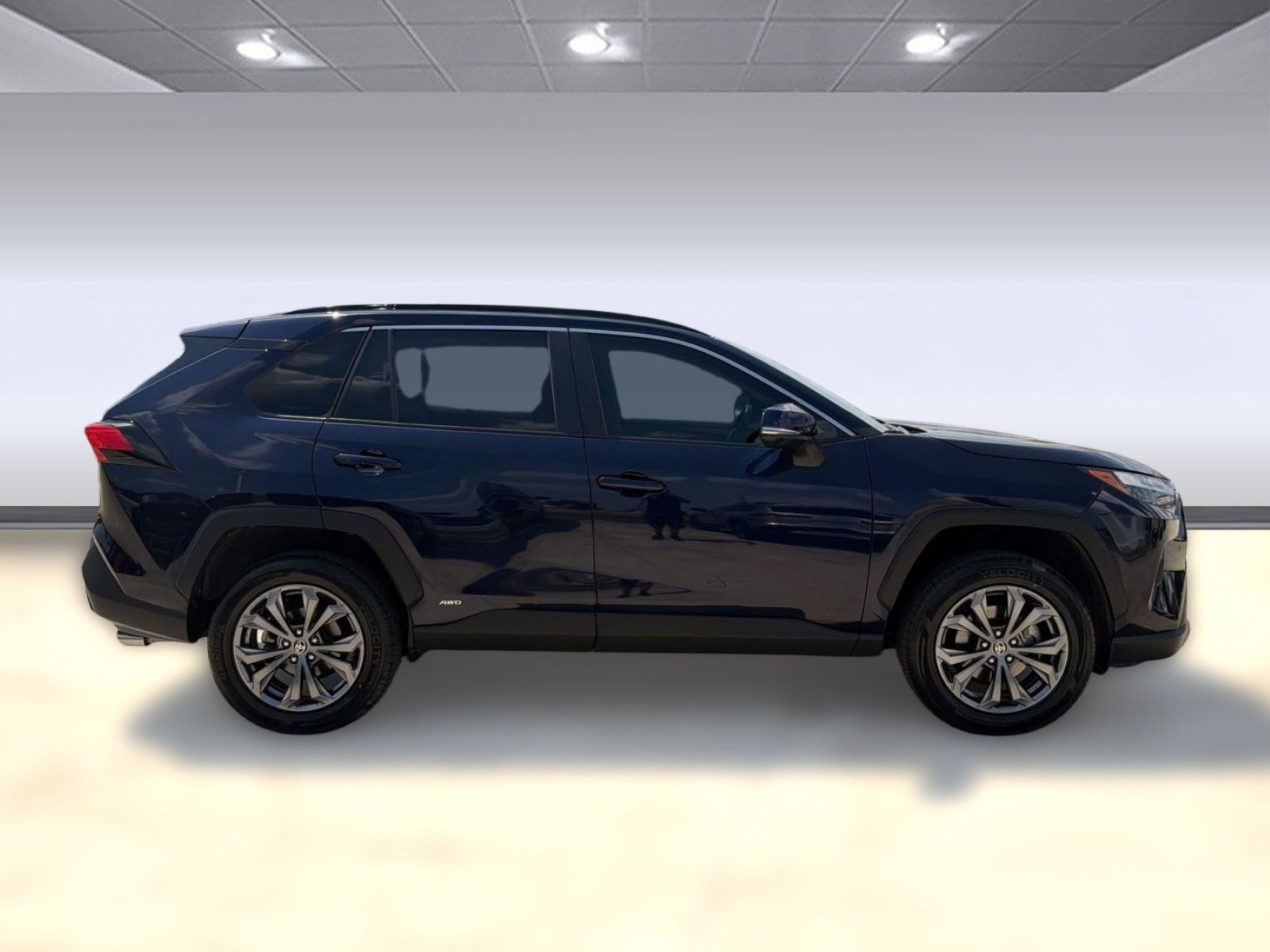 Used 2022 Toyota RAV4 XLE Premium AWD/4WD image 8